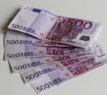 3000 euros Lionel Allorge CC BY SA 3 0 360x320
